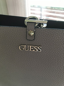 Новая сумка от Guess (5 фото из 9)
