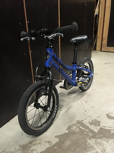 Laste jälgratas KUbike - ÜLIKERGE! (ainult 5 kg) 14" (4 foto / 6)