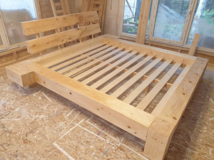 Puidust käsitööna valminud voodi (2 foto / 2)
