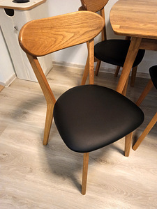 Tammepuidust söögilaud ja toolid (2 foto / 4)