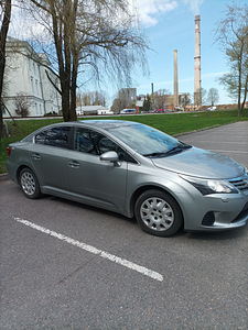 Toyota Avensis (6 foto / 9)