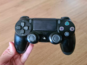 Playstation 4 Slim 1TB (7 foto / 10)