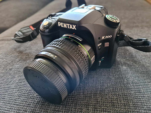 Pentax K200 + 18-55mm peegelkaamera (1 foto / 8)