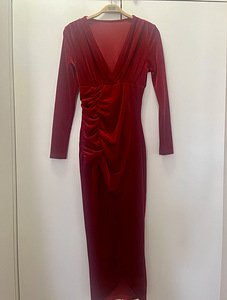 Elegantne punane sametist liibuv kleit (2 foto / 3)
