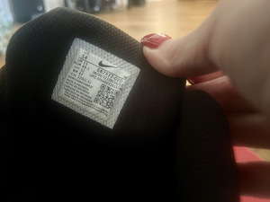 Кроссовки NIKE (4 фото из 4)