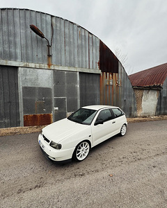 SEAT IBIZA 1.6i (3 foto / 10)