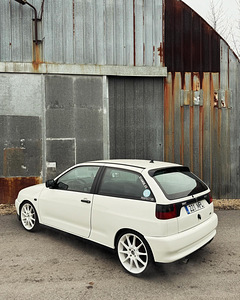 SEAT IBIZA 1.6i (5 foto / 10)