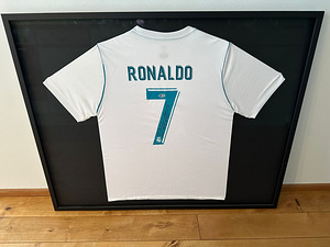 Ronaldo Signed Shirt 2018 Madrid - Becker Verified (1 foto / 2)