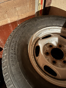 Ford Ranger Michelin naastrehv velgedel 235 75 15 (3 foto / 3)