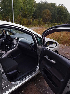 Toyota auris (uuendatud) (5 foto / 13)