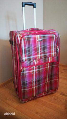 Красивый, вместительный чемодан (фото #1)