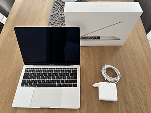 Продается MacBook Pro (2017) 8GB/256GB 13" SWE (1 фото из 6)