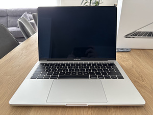 Продается MacBook Pro (2017) 8GB/256GB 13" SWE (4 фото из 6)