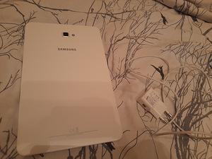 Samsung Galaxy Tab A (2016) (2 foto / 3)