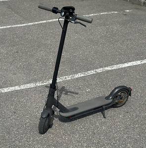 Xiaomi Mi Electric Scooter S1 / Tõukeratas (6 foto / 6)