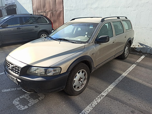 VOLVO XC70 2,4 DIISEL AUTOMAAT 2002 (2 foto / 5)