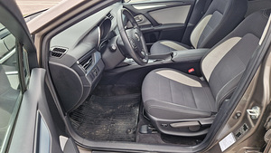 Toyota Avensis (3 foto / 9)