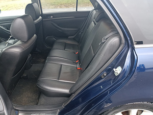 Toyota avensis (9 foto / 9)