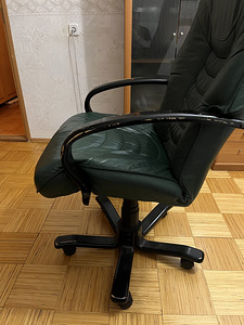 Кожаное кресло (2 фото из 2)