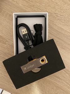Ledger Nano S (3 foto / 3)