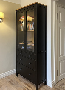 IKEA HEMNES täispuidust 3 sahtliga vitriinkapp (2 foto / 3)