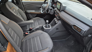 Dacia Sandero Stepway (9 фото из 11)