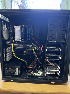 Lauaarvuti ja monitor