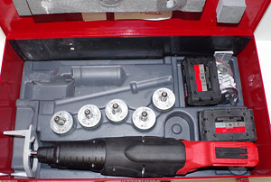 T-DRILL T-65B + 2x3.0Ah (2 foto / 4)