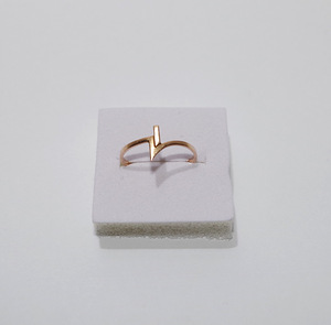 Золотое кольцо, 585 пробы, вес 0.95 g