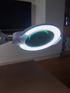 Kosmeetiline LED-lamp-suurendusklaas klambril (3 foto / 3)