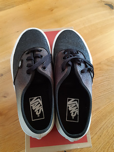 Тенниски Vans (2 фото из 3)