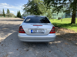 Мерседес-Бенц E220 CDI (4 фото из 7)