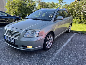 Toyota Avensis 2.0 108kw (2 foto / 14)