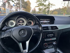 Mercedes-Benz C 300 4Matic AMG pakett 3.0 170kW (13 foto / 15)