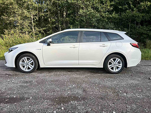 Продам Toyota Corolla Hybrid Touring Sports (2 фото из 15)