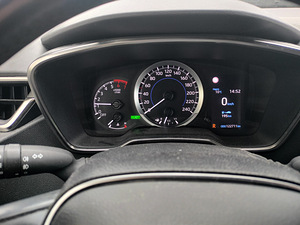 Продам Toyota Corolla Hybrid Touring Sports (14 фото из 15)