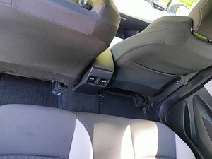 Продам Toyota Corolla (10 фото из 15)