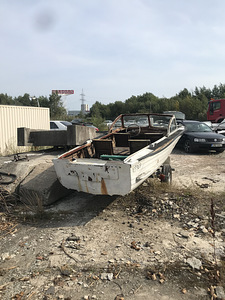 Лодка +прицеп (3 фото из 4)