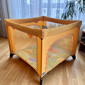 Детский манеж-кровать Chicco (2 фото из 4)