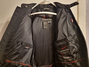Alpinestars nahast mototagi EUR 54 + Celer V2 kindad L (3 foto / 9)