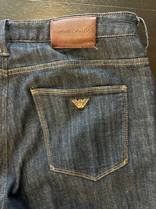 Armani (1 foto / 3)