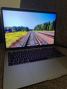 MacBook Pro (13-inch, 2016, Four Thunderbolt 3 Ports) (4 foto / 4)