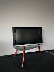 Televiisor koos ajakirjalauaga (1 foto / 1)