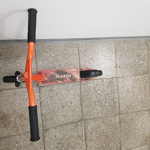 Trikitõuks Razor Dirt Scooter (2 foto / 3)