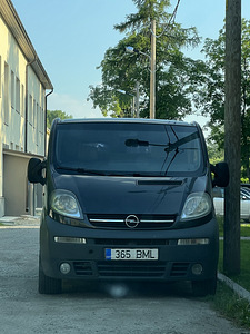 Opel Vivaro 2.5 (2 foto / 4)