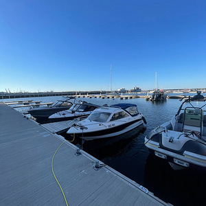 Приватная морская прогулка на моторной лодке Bella 560 HT (2 фото из 10)