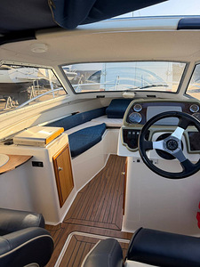 Приватная морская прогулка на моторной лодке Bella 560 HT (3 фото из 10)
