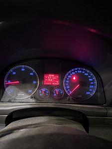 Vw Touran (9 foto / 9)