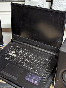 Asus ROG strix g15 (1 foto / 2)