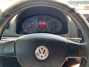 Volkswagen Jetta 1.6 (10 foto / 10)